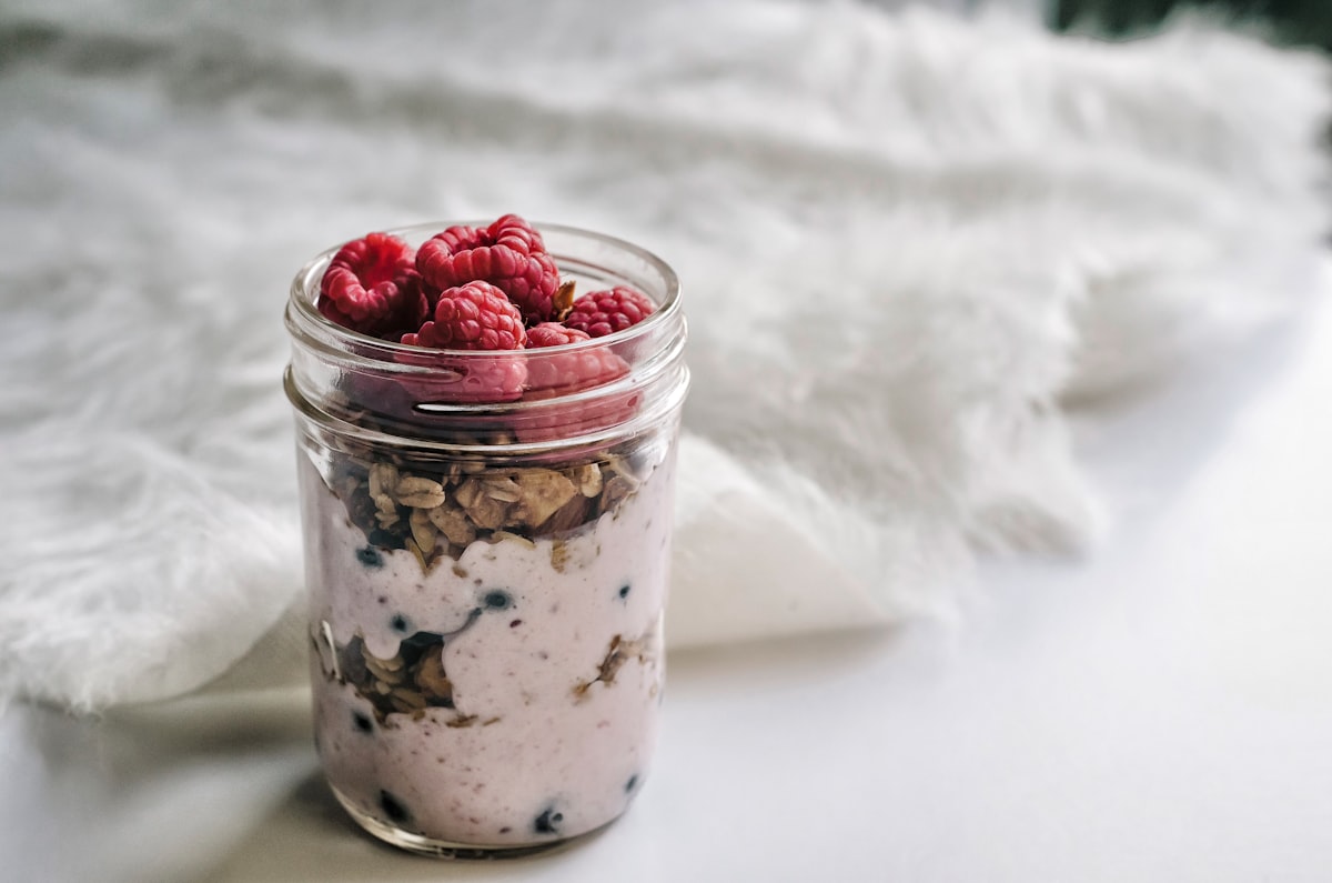 Smoothie bowl con frutta e granola